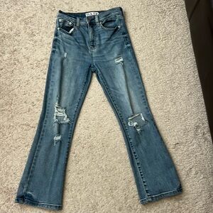 Daze Denim- Shy Girl Cropped Jeans size 25

Inseam
25 Inches

Rise 11"
